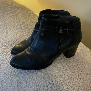 Vionic Upright Upton Ankle Boots